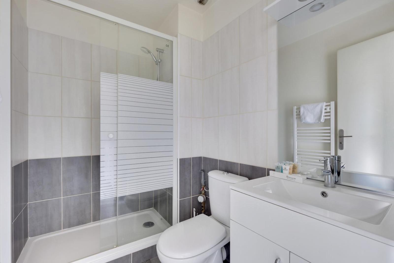 808 Chic Suite - Superb Apartment Баньоле Экстерьер фото
